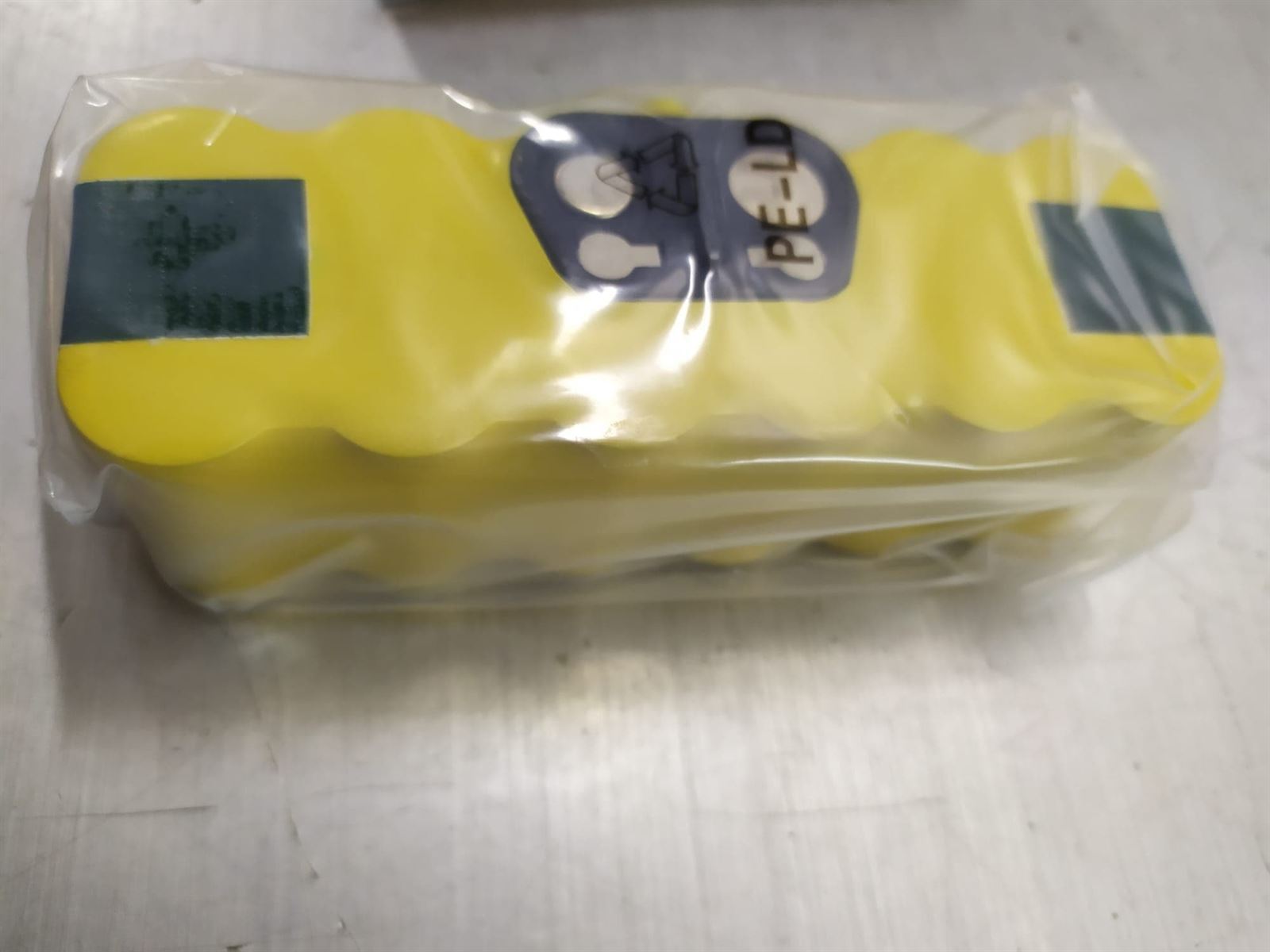 BATERIA ROOMBA RECARGABLE, 14,4 V, 3500 mA,  45X44X136 MM, ASPIRADOR,  0513581433 - Imagen 1