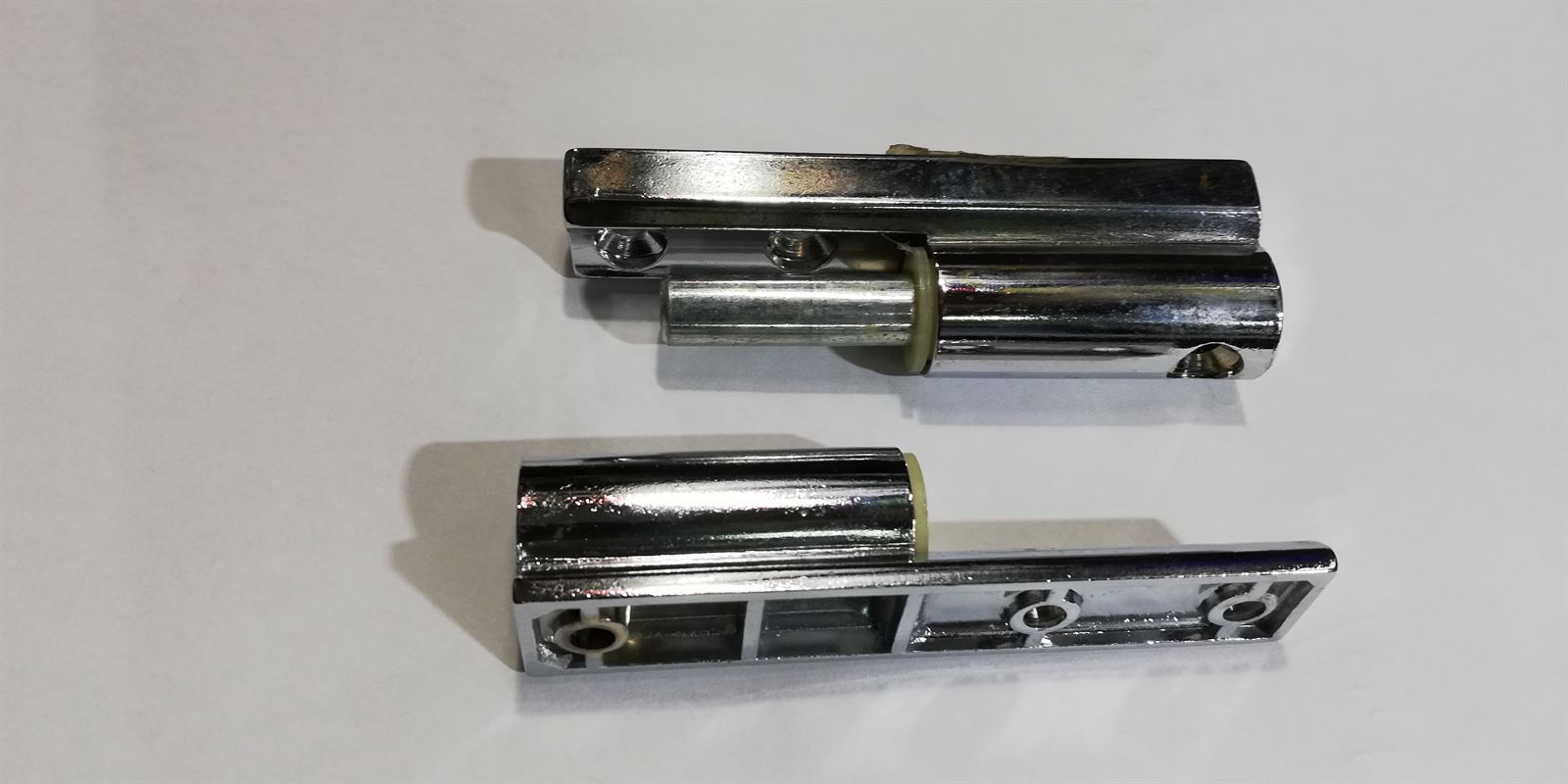 BISAGRA PUERTA FRIGORIFICO BOTELLERO COMERCIAL, LARGO 100MM, ANCHO 18,5MM, AGUJEROS SUJECCION 80/55/25MM, DIAMETRO EJE 10MM,  650239 - Imagen 3