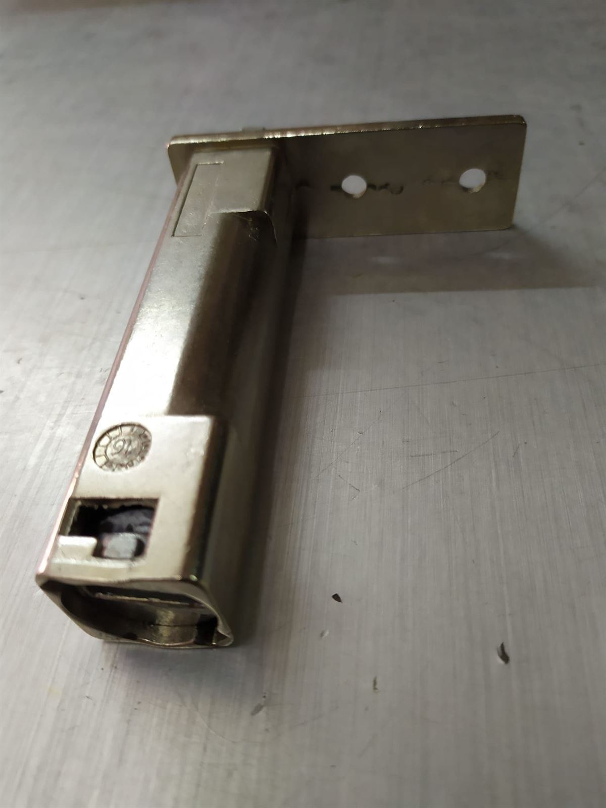 BISAGRA PUERTA FRIGORIFICO PIVOT DB.474 ZAMAK 5 NIQUELADO, bisagra a resorte serie 176 pos. de montaje izquierdo/derecho L 75mm An 25,6mm   VF990 - Imagen 1