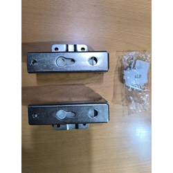 BISAGRAS PUERTA FRIGORIFICO WHIRLPOOL, BAUKNECHT, SMEG, CANDY, FAGOR, KIT DE 2 BISAGRAS PUERTA PANELABLE, 24X95X45 MM, FIJACION 52X41 MM, CENTRO AGUJEROS 67 MM, H721928 - Imagen 1