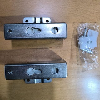 BISAGRAS PUERTA FRIGORIFICO WHIRLPOOL, BAUKNECHT, SMEG, CANDY, FAGOR, KIT DE 2 BISAGRAS PUERTA PANELABLE, 24X95X45 MM, FIJACION 52X41 MM, CENTRO AGUJEROS 67 MM, H721928 - Imagen 1