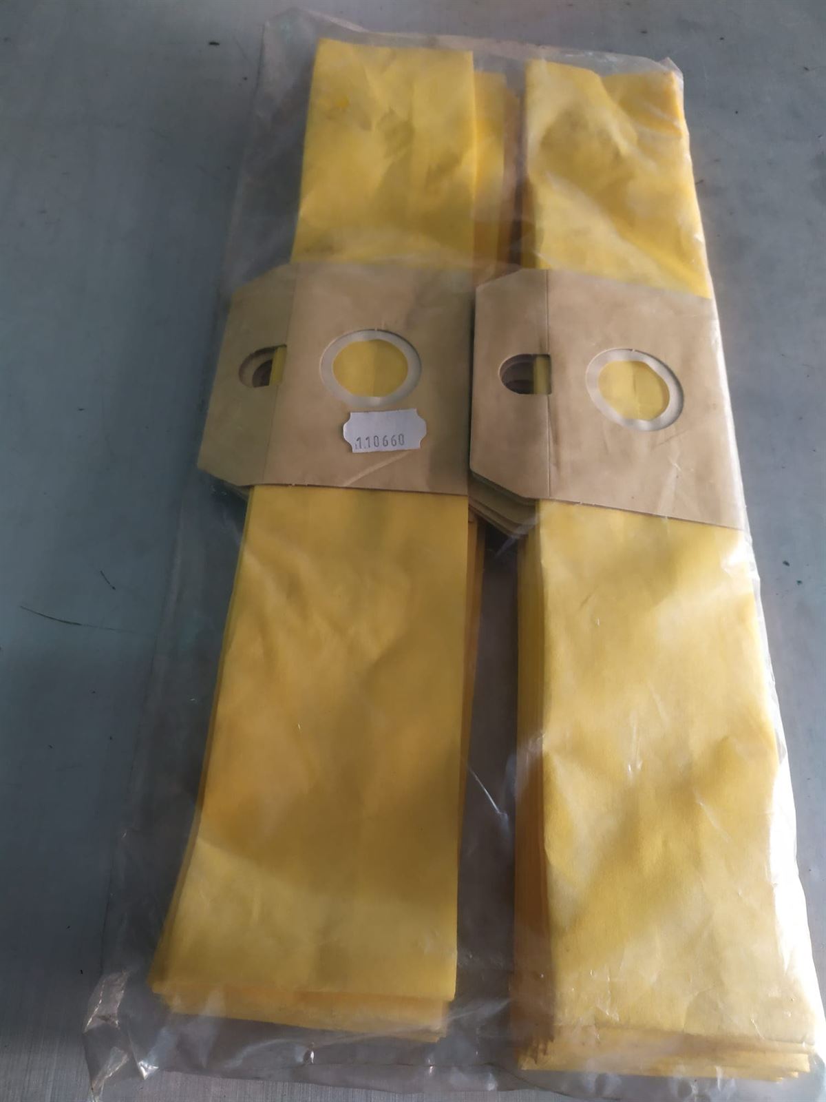 BOLSA ASPIRADOR TORNADO, PAQUETE 10 BOLSAS PAPEL, CARTON MEDIDA 115MM, DIAMETRO 40MM, BOLSA 435MM,  110660 - Imagen 1