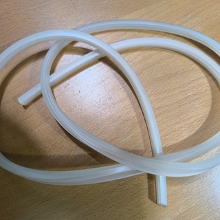 BURLETE TAPA EMBASADORA, 5,5 X 8,5 MM, 1 METRO DE LARGO, MATERIAL SILICONA,  099011 - Imagen 1