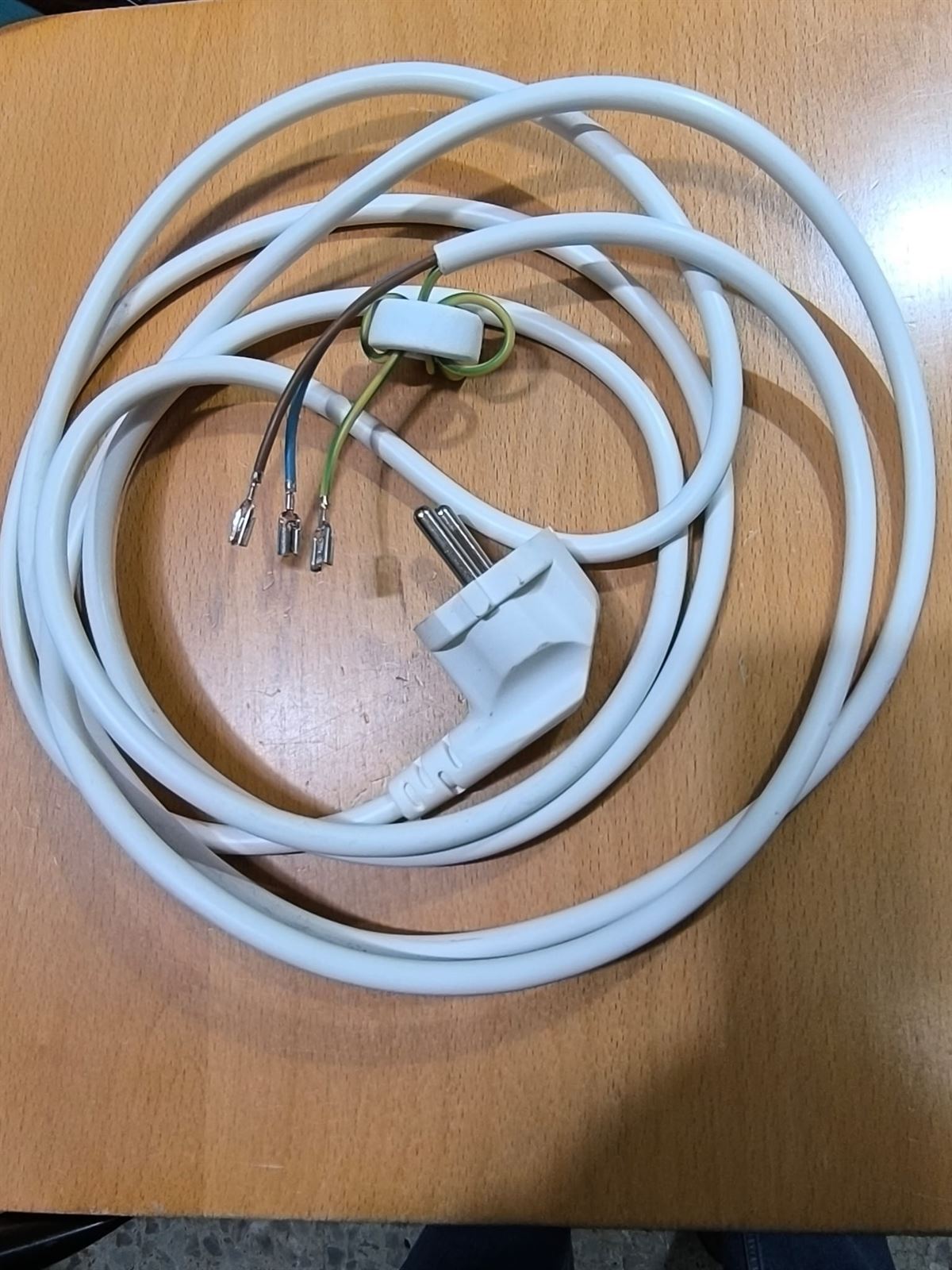 CABLE ENTRADA CORRIENTE FRIGORIFICO, CON BOBINA PARA ELIMINAR FRECUENCIAS/INTERFERENCIAS, LARGO 2600MM, 3 HILOS COBRE, MANGUERA FLEXIBLE, 2084561022 - Imagen 1