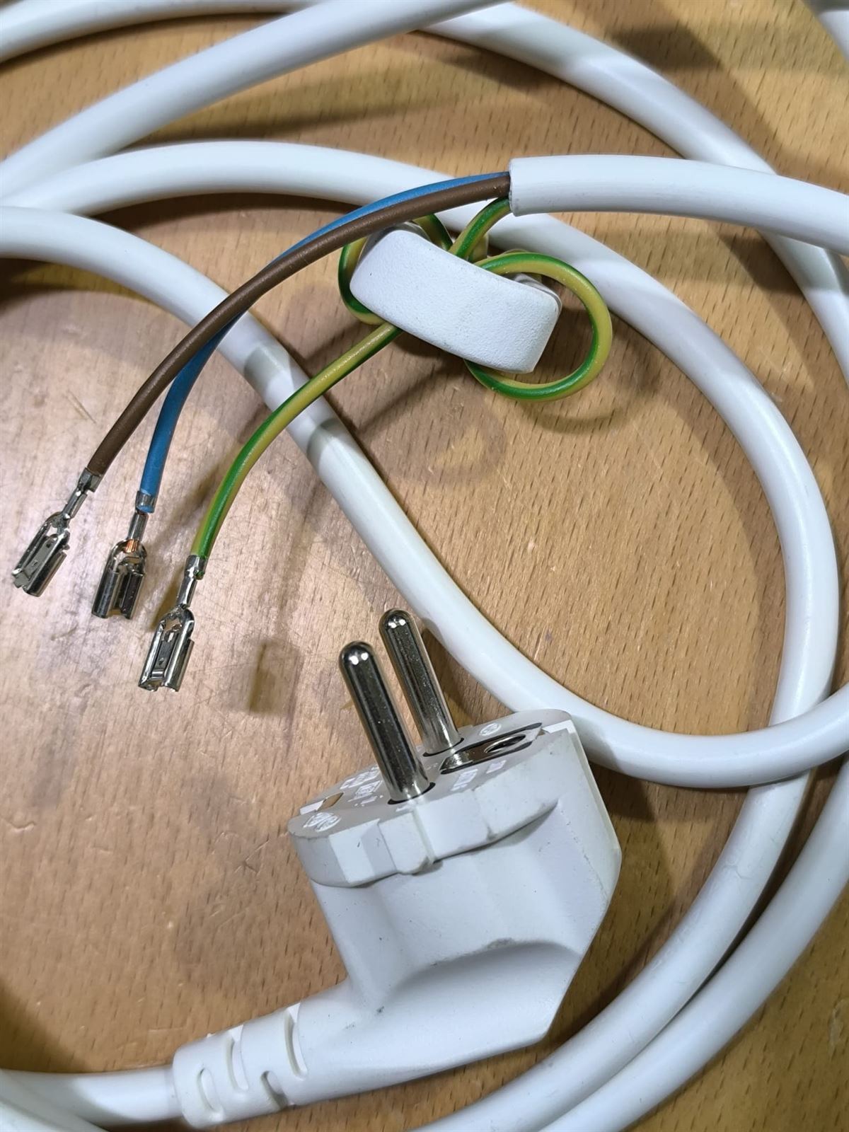 CABLE ENTRADA CORRIENTE FRIGORIFICO, CON BOBINA PARA ELIMINAR FRECUENCIAS/INTERFERENCIAS, LARGO 2600MM, 3 HILOS COBRE, MANGUERA FLEXIBLE, 2084561022 - Imagen 2