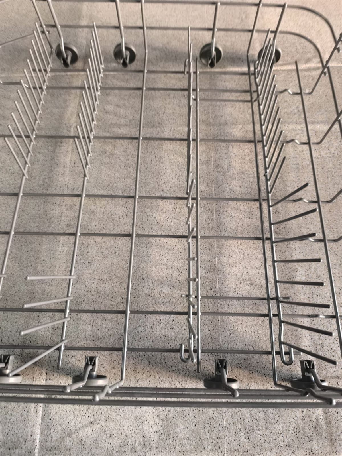 CESTA INFERIOR LAVAVAJILLAS AEG, ELECTROLUX, ZANUSSI, ANCHO 520MM, FONDO 510MM, ALTO 140MM, RUEDA DIAMETRO 40MM, 140002678054 - Imagen 1