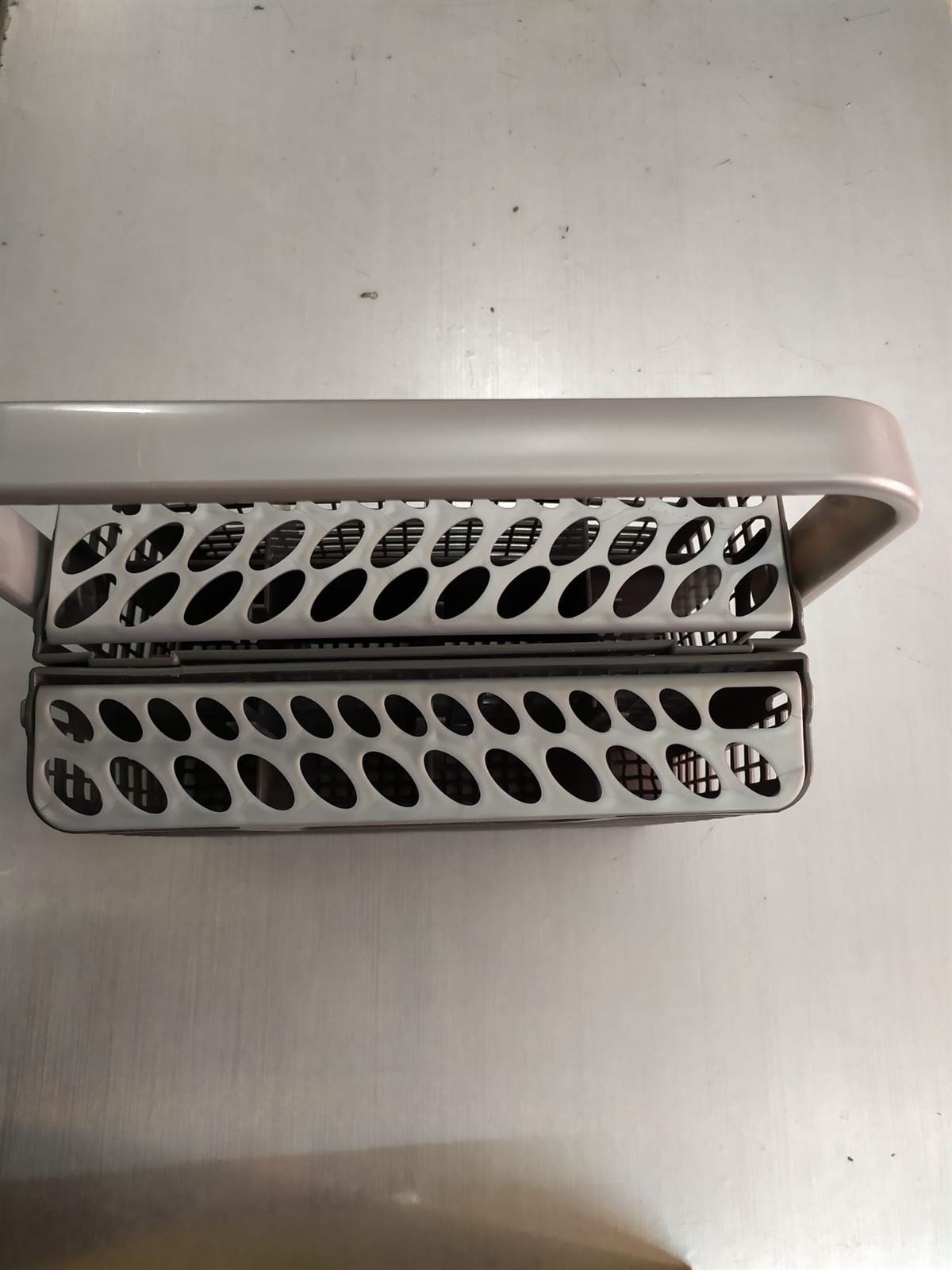 CESTO CUBIERTOS UNIVERSAL LAVAVAJILLAS, VALIDO/COMPATIBLE VARIAS MARCAS, LARGO 250, ANCHO 135, ALTO 160/245,   50299337001 - Imagen 1