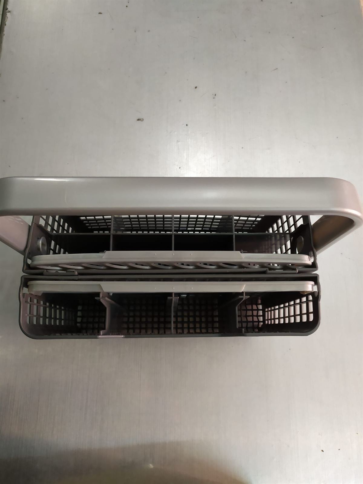 CESTO CUBIERTOS UNIVERSAL LAVAVAJILLAS, VALIDO/COMPATIBLE VARIAS MARCAS, LARGO 250, ANCHO 135, ALTO 160/245,   50299337001 - Imagen 2