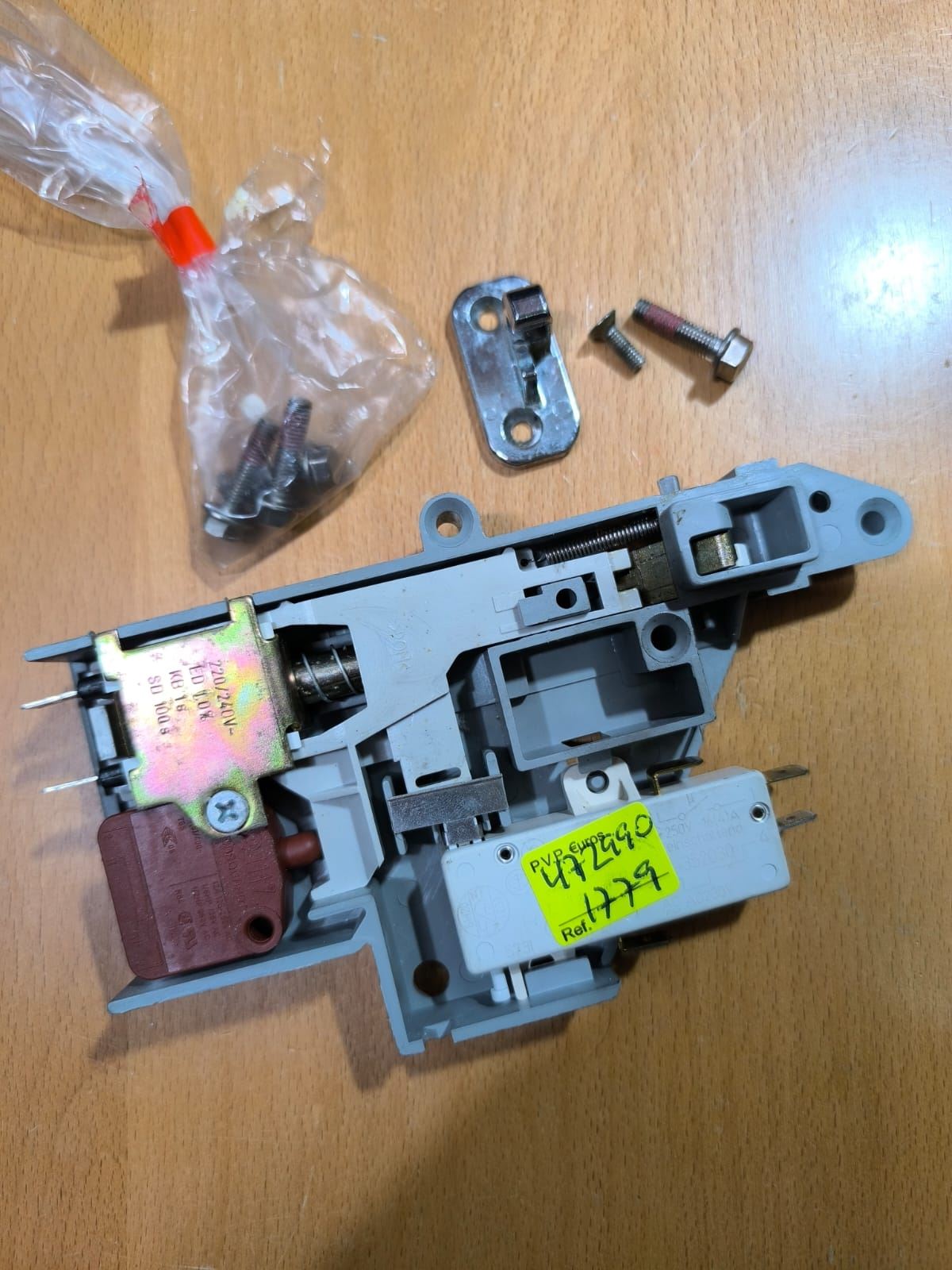 CIERRE PUERTA ELECTROLUX, AEG, ZANUSSI,  4729901779 - Imagen 1