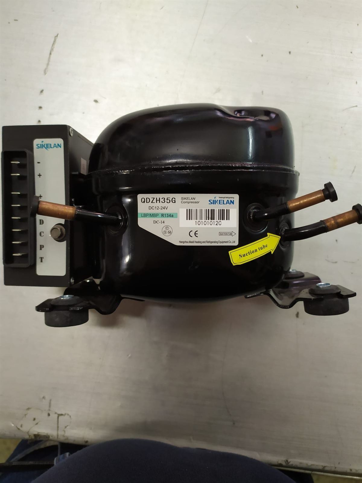 COMPRESOR FRIGORIFICO 12 VOLTIOS, con arrancador, R134A, QDZH35G - Imagen 1