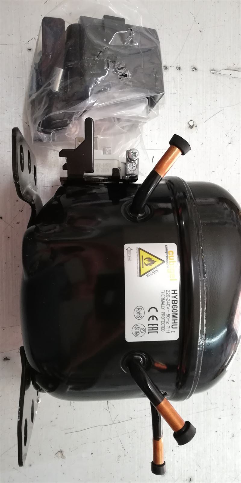 COMPRESOR FRIGORIFICO BAJA PRESION R600, CON ARRANCADOR, 220V, 1/10 CV, HYB60MHU - Imagen 1