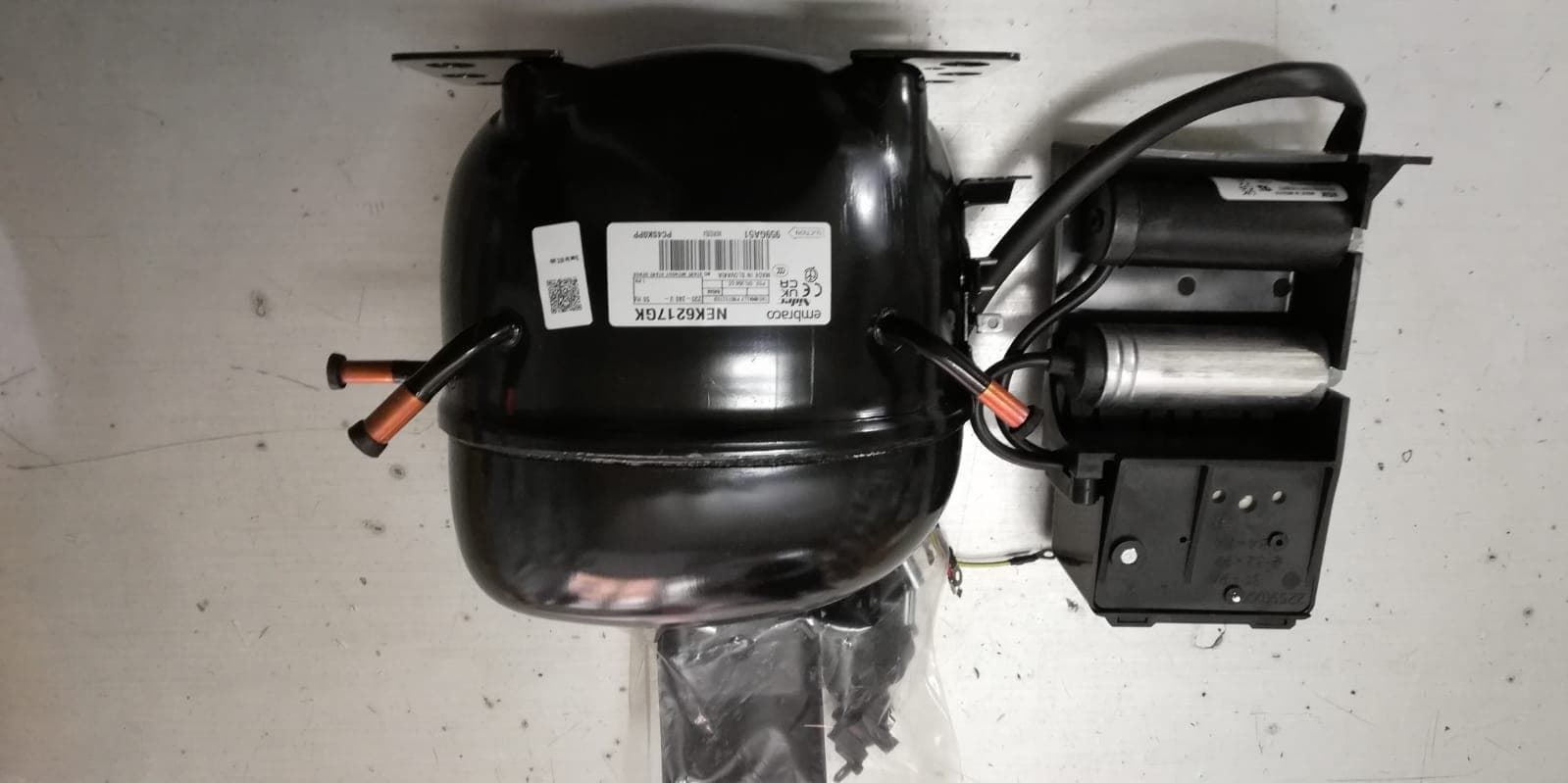 COMPRESOR FRIGORIFICO R404A, 5/8CV, 220V, NEK6217GK - Imagen 1
