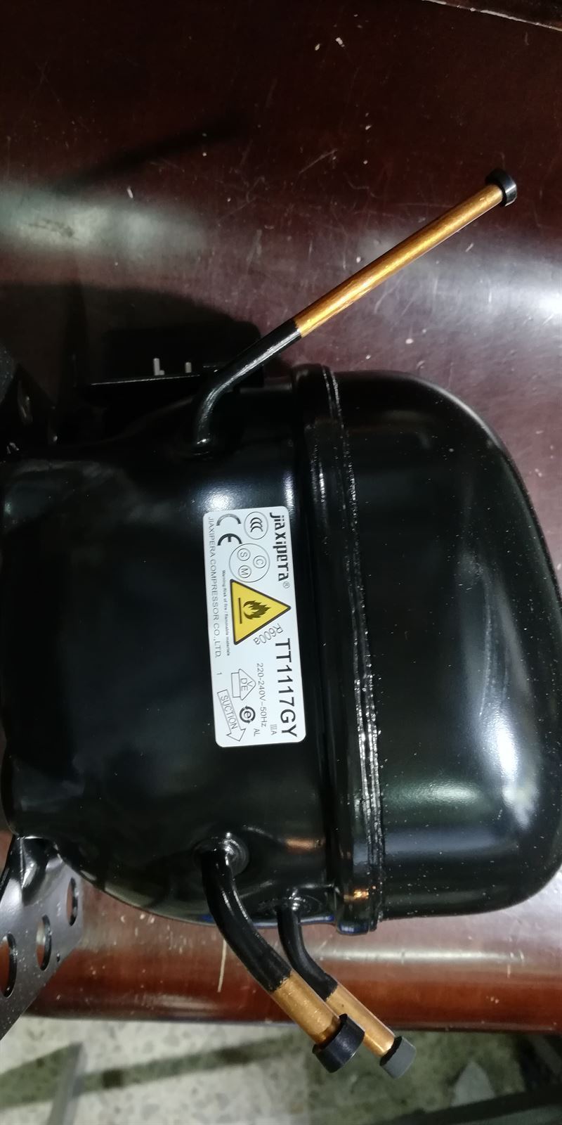 COMPRESOR FRIGORIFICO, R600, 1/4 CV, 220V, 50Hz, BAJA PRESION, CON ARRANCADOR, TT1117GY - Imagen 1