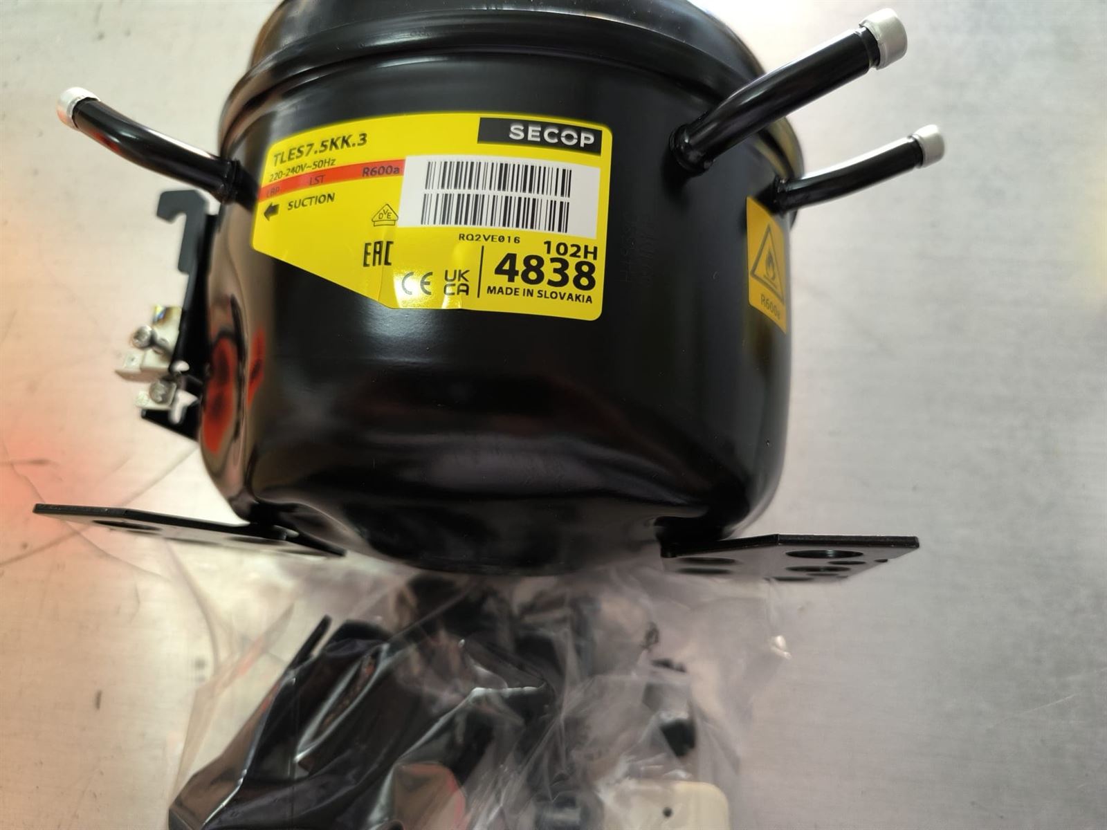 COMPRESOR FRIGORIFICO, TLES7.5KK.3, R600A, 1/6HP, 230V, BAJA PRESION, SECOP, TLES7.5KK.3 - Imagen 2