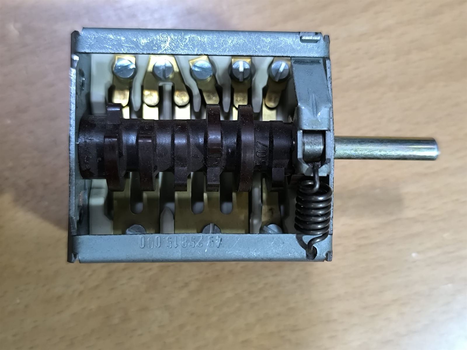 CONMUTADOR COCINA ELECTRICA, 6 LEVAS, 5 POSICIONES, 2 POLOS, 16 A, EJE 6/4,6/24 MM, A385815 - Imagen 1