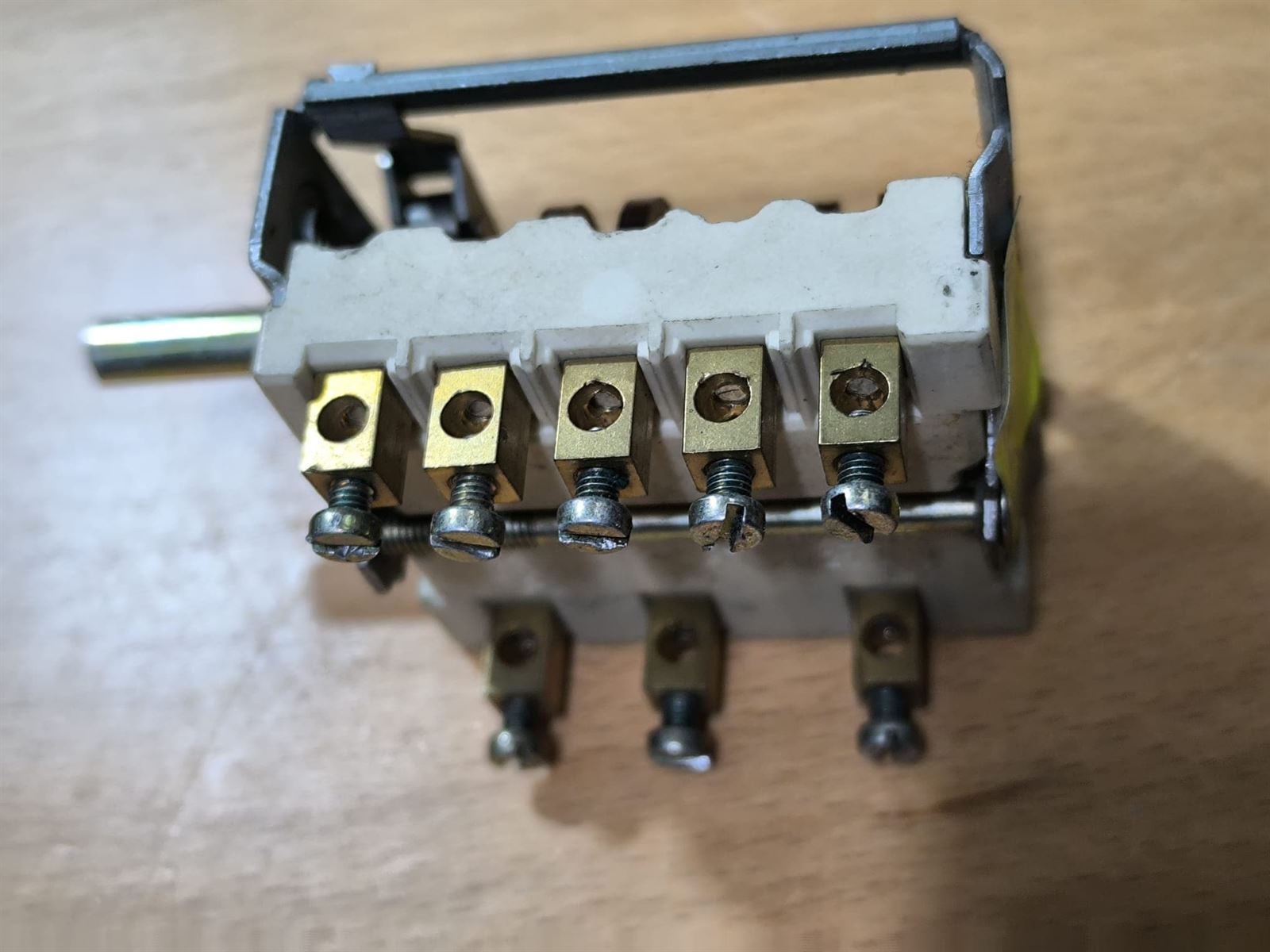 CONMUTADOR COCINA ELECTRICA, 6 LEVAS, 5 POSICIONES, 2 POLOS, 16 A, EJE 6/4,6/24 MM, A385815 - Imagen 3