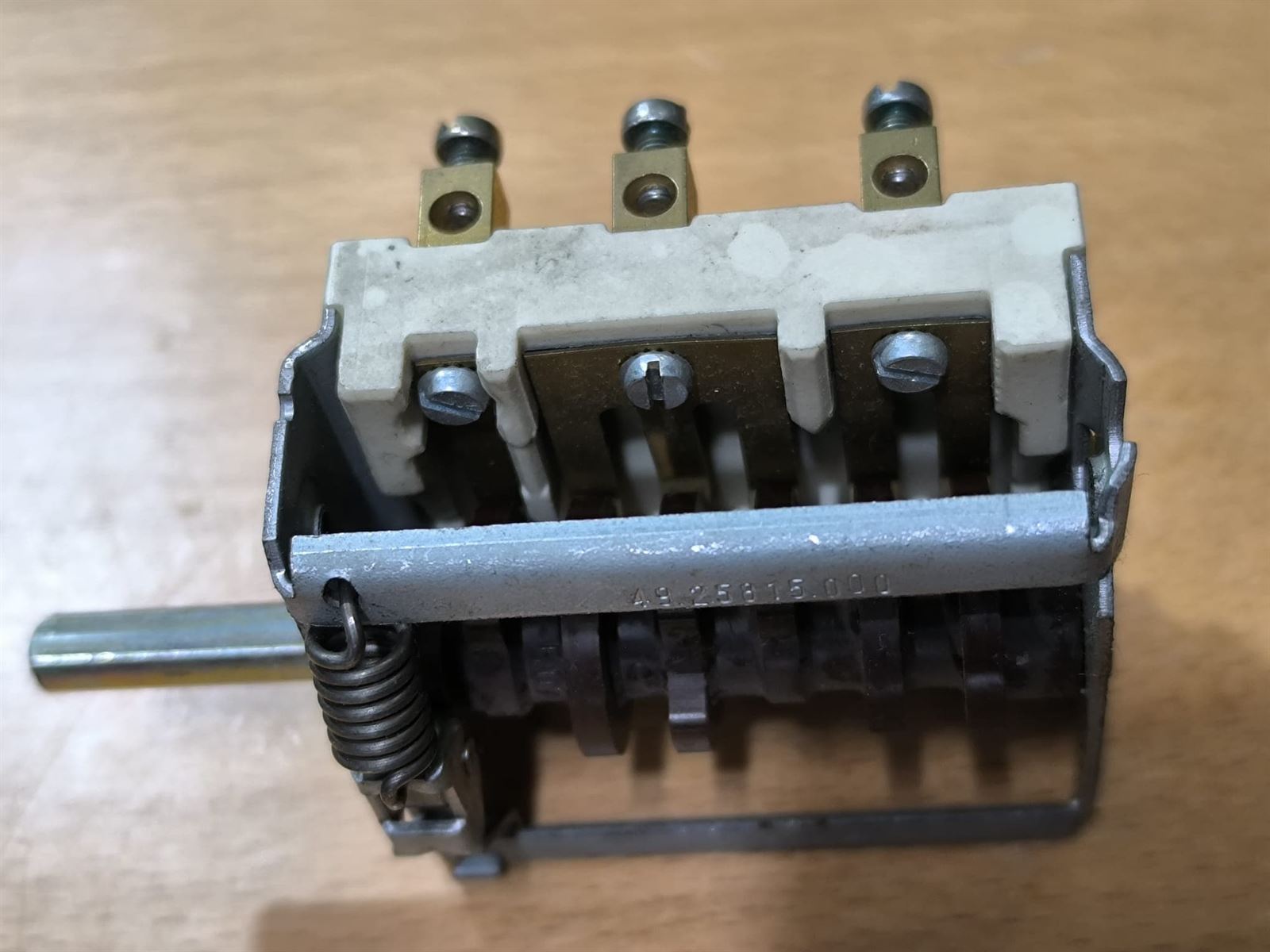 CONMUTADOR COCINA ELECTRICA, 6 LEVAS, 5 POSICIONES, 2 POLOS, 16 A, EJE 6/4,6/24 MM, A385815 - Imagen 4