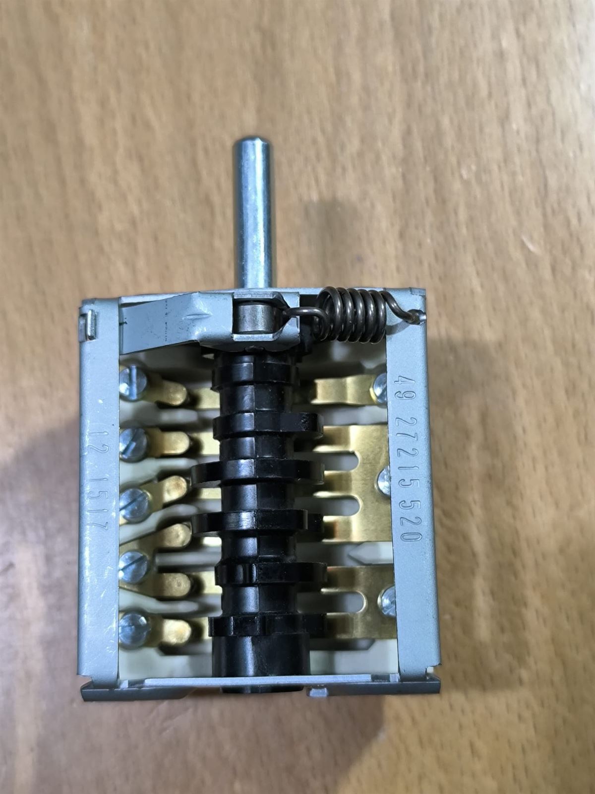 CONMUTADOR COCINA ELECTRICA, 6 LEVAS, 7 POSICIONES, 2 POLOS, 16 A, EJE 6/4,6/24 MM, A300004 - Imagen 1