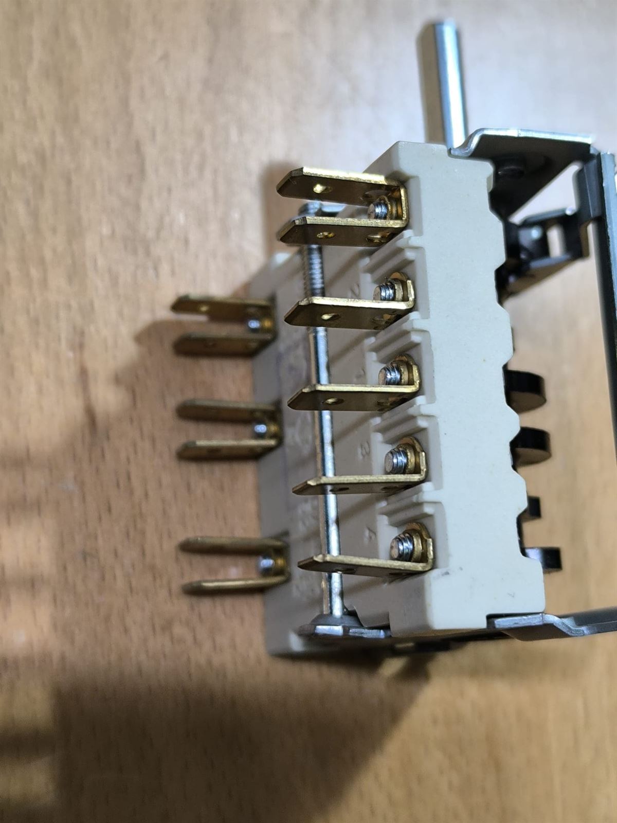 CONMUTADOR COCINA ELECTRICA, 6 LEVAS, 7 POSICIONES, 2 POLOS, 16 A, EJE 6/4,6/24 MM, A300004 - Imagen 4