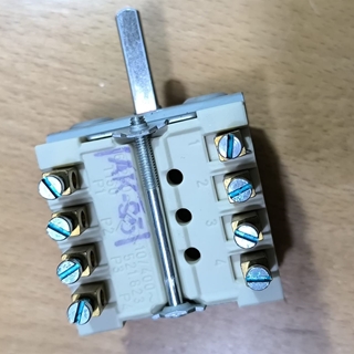 CONMUTADOR COCINA ELECTRICA, INDUSTRIAL, 4 LEVAS, 4 POSICIONES, 2 POLOS, 16 A, EJE 6/4,6/23 MM, A300021 - Imagen 1