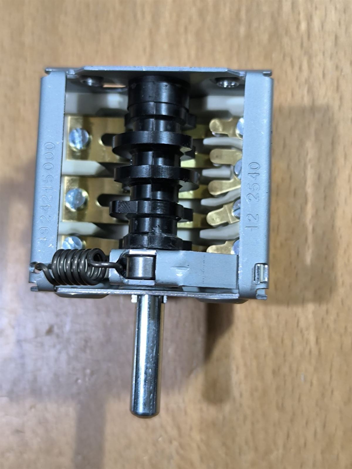 CONMUTADOR COCINA ELECTRICA INDUSTRIAL, 4 LEVAS, 4 POSICIONES, 2 POLOS, 16 A, EJE 6/4,6 MM, 300023 - Imagen 1