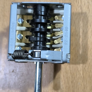 CONMUTADOR COCINA ELECTRICA INDUSTRIAL, 4 LEVAS, 4 POSICIONES, 2 POLOS, 16 A, EJE 6/4,6 MM, 300023 - Imagen 1