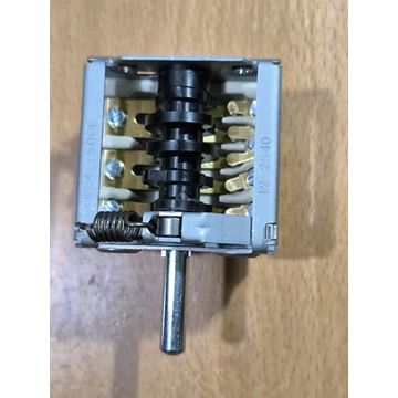 CONMUTADOR COCINA ELECTRICA INDUSTRIAL, 4 LEVAS, 4 POSICIONES, 2 POLOS, 16 A, EJE 6/4,6 MM, 300023 - Imagen 1