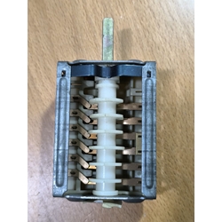 CONMUTADOR HORNO INDESIT, 6 LEVAS, 4 POSICIONES, 2 POLOS, 16 A, EJE 6/4/26 MM, 104986 - Imagen 1