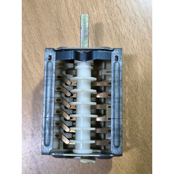 CONMUTADOR HORNO INDESIT, 6 LEVAS, 4 POSICIONES, 2 POLOS, 16 A, EJE 6/4/26 MM, 104986 - Imagen 1