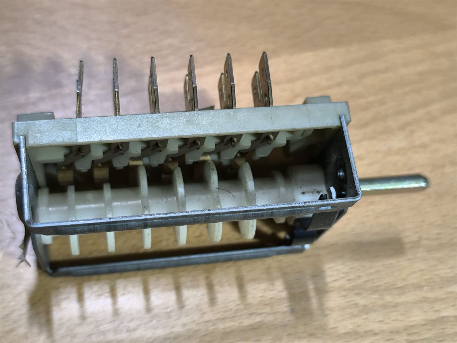 CONMUTADOR HORNO INDESIT, 6 LEVAS, 4 POSICIONES, 2 POLOS, 16 A, EJE 6/4/26 MM, 104986 - Imagen 3