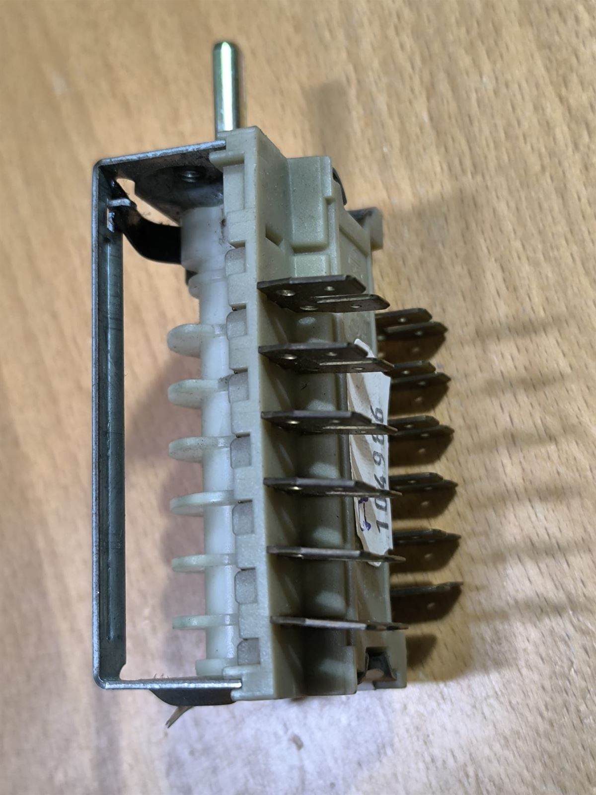 CONMUTADOR HORNO INDESIT, 6 LEVAS, 4 POSICIONES, 2 POLOS, 16 A, EJE 6/4/26 MM, 104986 - Imagen 4