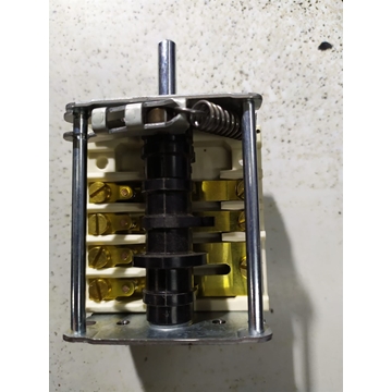 CONMUTADOR ROTATIVO COCINA ELECTRICA, 230V, 32 AMPERIOS, 4 POSICONES, 490078A - Imagen 1