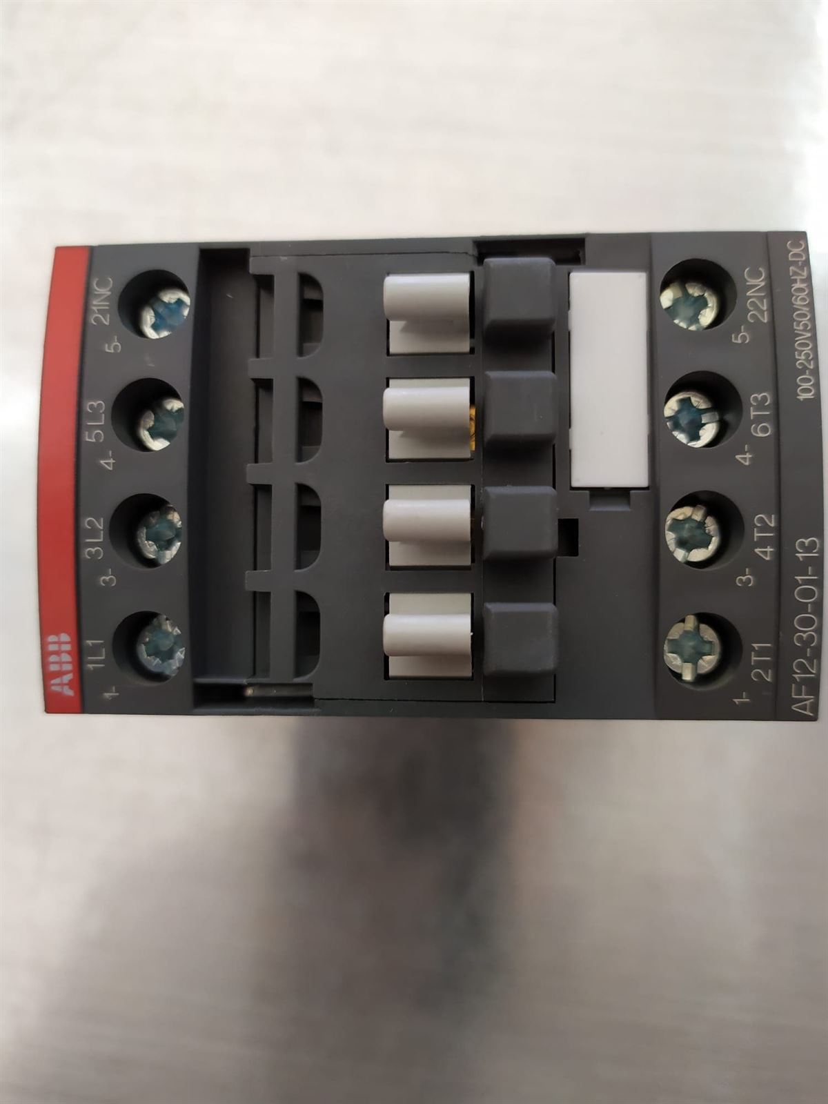 CONTACTOR FREIDORA TRIFASICO ABB A12-3001,  BOBINA 220V, 5,5 KW, 28 A, L1,L2,L3,1NC, 80X45X80 MM, 2319374 - Imagen 1