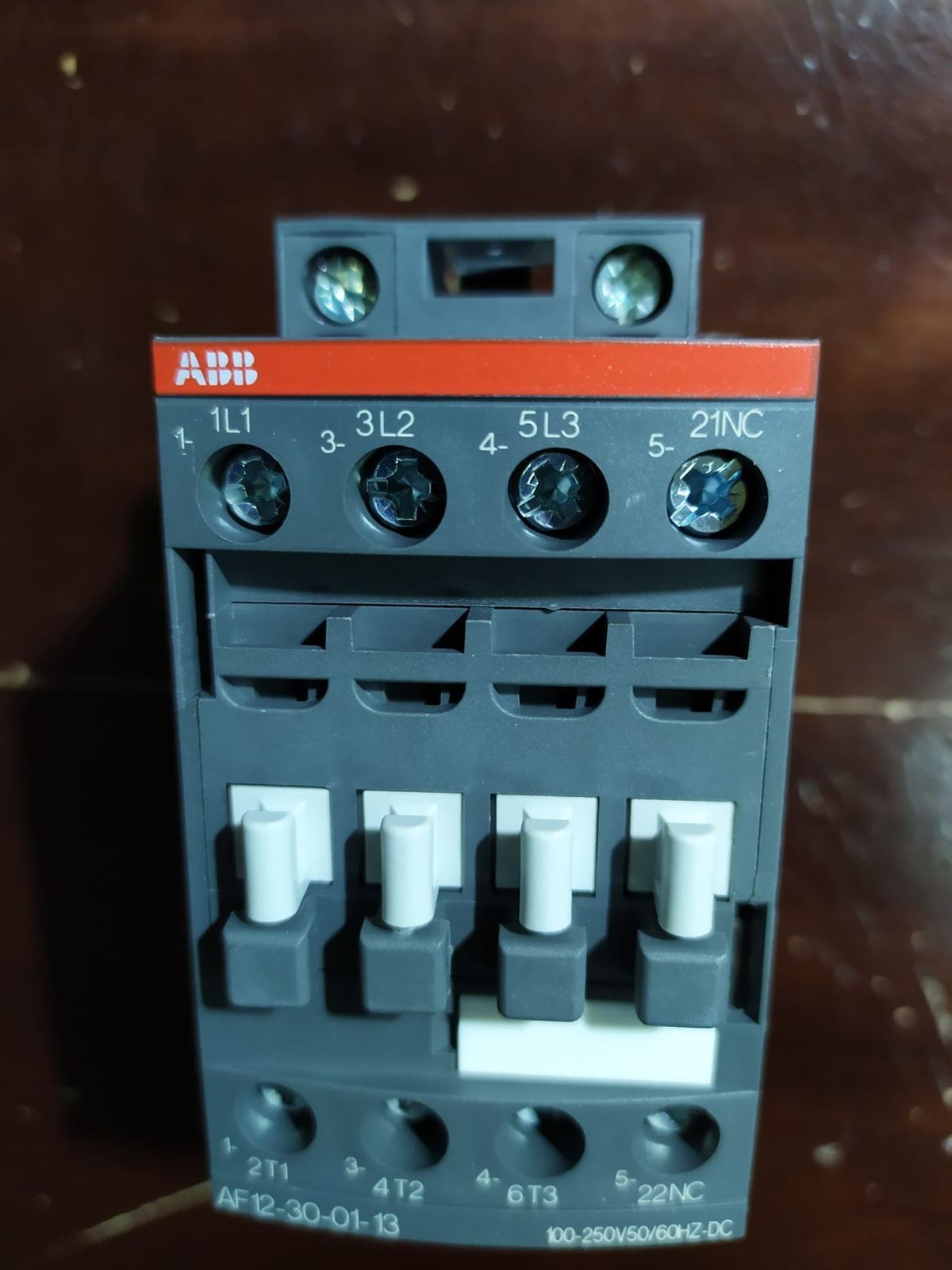 CONTACTOR FREIDORA TRIFASICO ABB A12-3001,  BOBINA 220V, 5,5 KW, 28 A, L1,L2,L3,1NC, 80X45X80 MM, 2319374 - Imagen 3