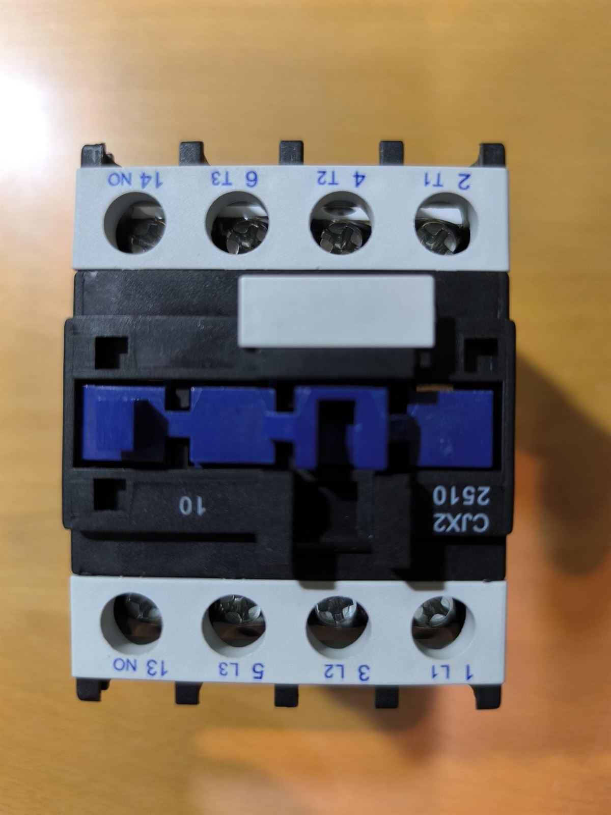 CONTACTOR TRIFASICO, 40A, 380V, BOBINA 220V, 50/60Hz, 11KW, CONTACTO AUXILIAR NORMAL ABIERTO, CJX2-2510 - Imagen 4