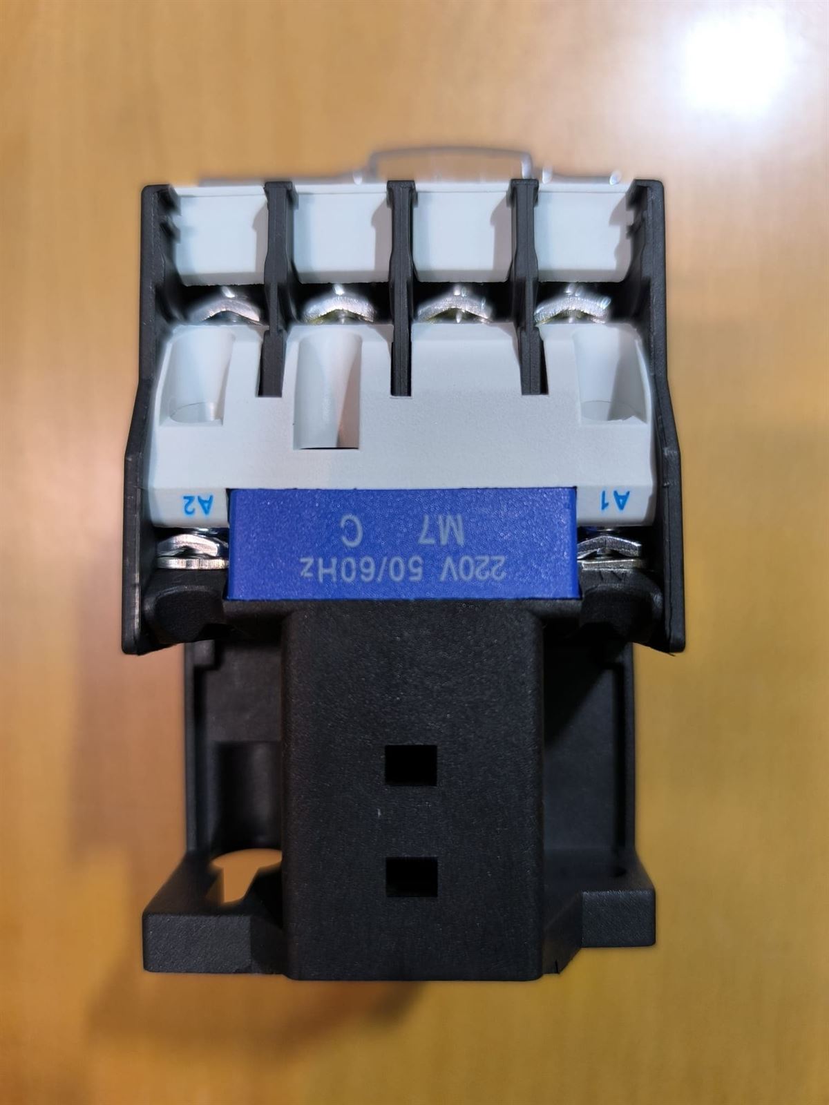 CONTACTOR TRIFASICO, 40A, 380V, BOBINA 220V, 50/60Hz, 11KW, CONTACTO AUXILIAR NORMAL CERRADO,  CJX2 - Imagen 3