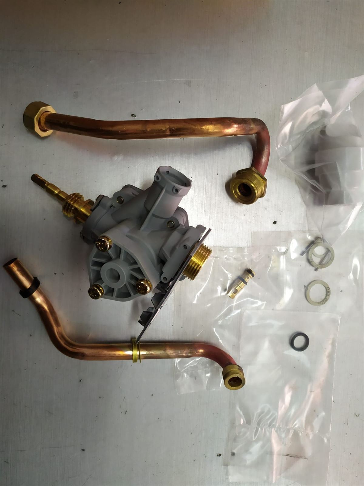 CUERPO AGUA CALENTADOR JUNKERS, W2752KV, W3251KA, W3501KA,  8707002453,  8707002464 - Imagen 1