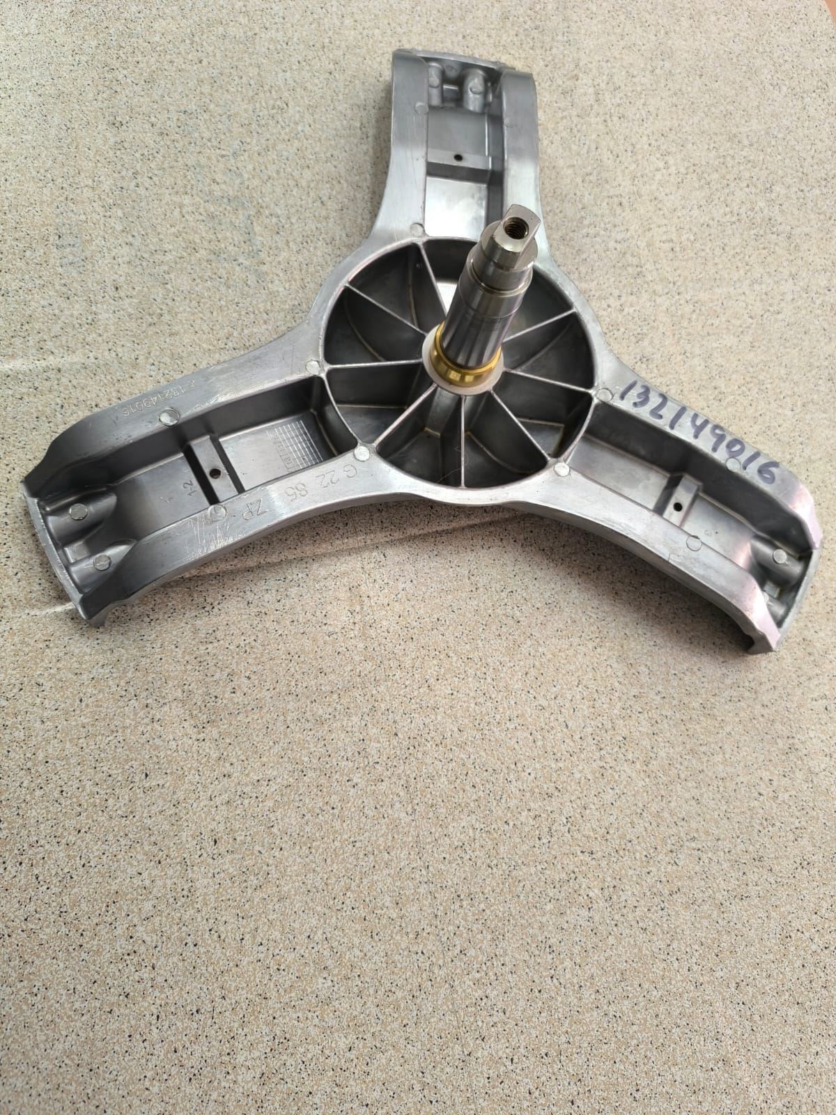 EJE CESTO LAVADORA AEG, CRUCETA, ALTO 101MM, CASQUILLO 35MM, EJE 25/30MM, POLEA14/24MM, BRAZO225MM, TORNILLO POLEA M10, TORNILLOS BRAZO M8, 132149016 - Imagen 1