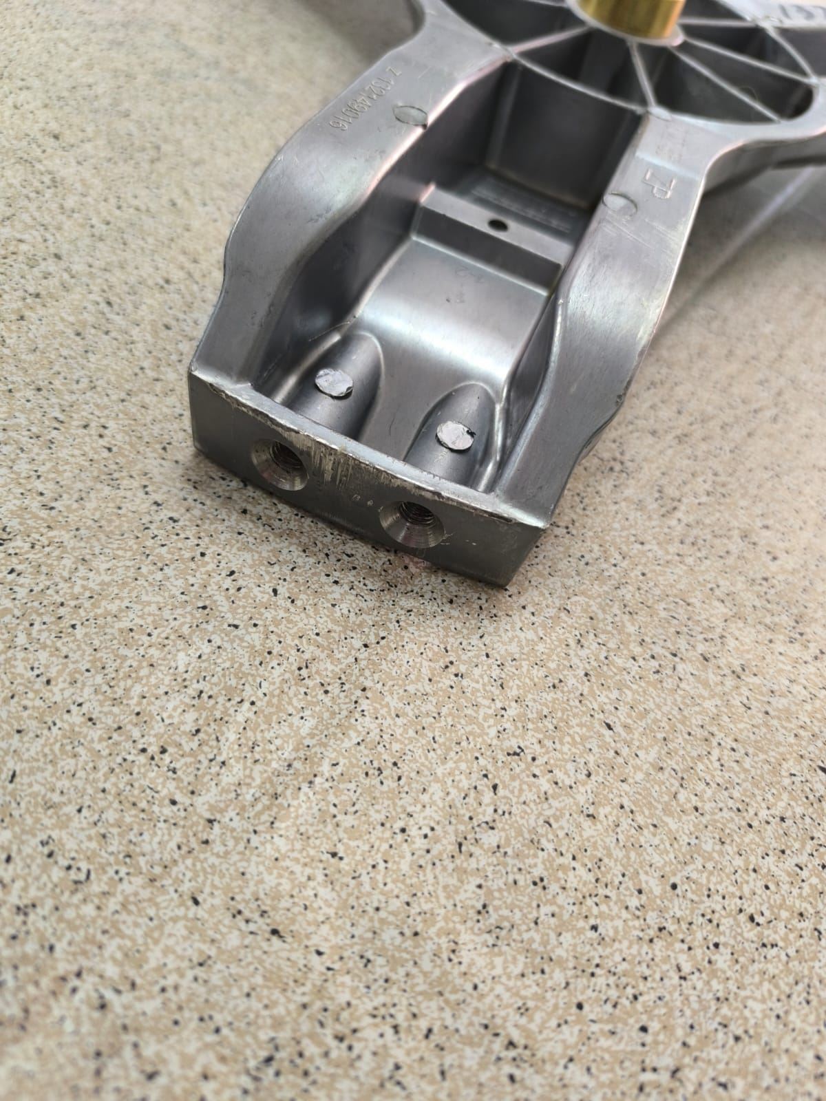 EJE CESTO LAVADORA AEG, CRUCETA, ALTO 101MM, CASQUILLO 35MM, EJE 25/30MM, POLEA14/24MM, BRAZO225MM, TORNILLO POLEA M10, TORNILLOS BRAZO M8, 132149016 - Imagen 2