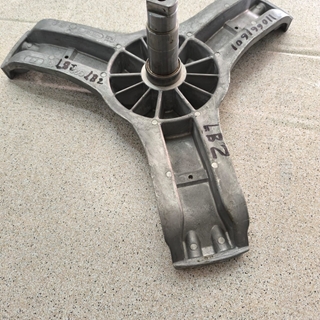 EJE CESTO LAVADORA AEG, CRUCETA, ALTO 101MM, CASQUILLO 44MM, EJE 35/30MM, POLEA19/30MM, BRAZO220MM, TORNILLO POLEA M10, TORNILLOS BRAZO M8, 8583484165706 - Imagen 1