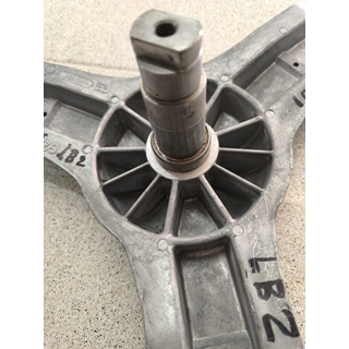EJE CESTO LAVADORA AEG, CRUCETA, ALTO 101MM, CASQUILLO 44MM, EJE 35/30MM, POLEA19/30MM, BRAZO220MM, TORNILLO POLEA M10, TORNILLOS BRAZO M8, 8583484165706 - Imagen 2