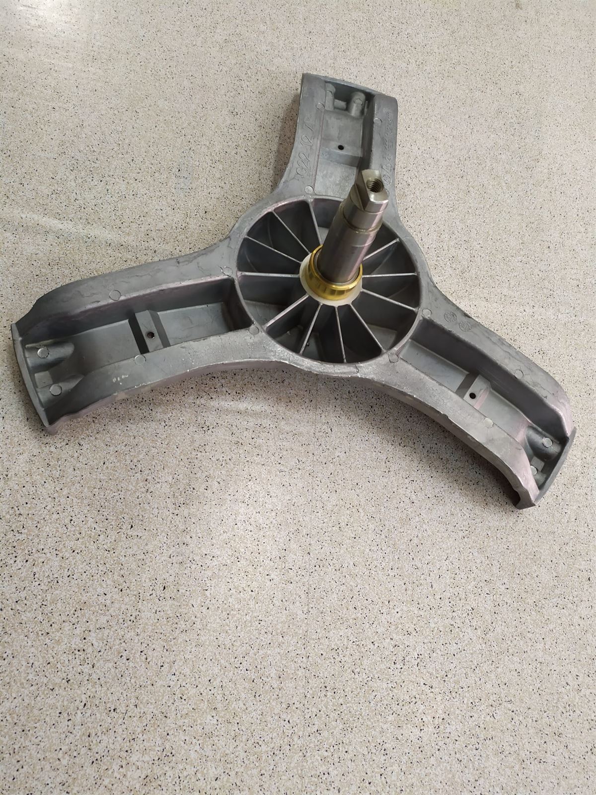 EJE CESTO LAVADORA ELECTROLUX AEG ZANUSSI, 25X30MM LONGITUD 102MM CASQUILLO 40X16MM POLEA 25X13MM ROSCA M10 BRAZO 225MM   50279087006 - Imagen 1
