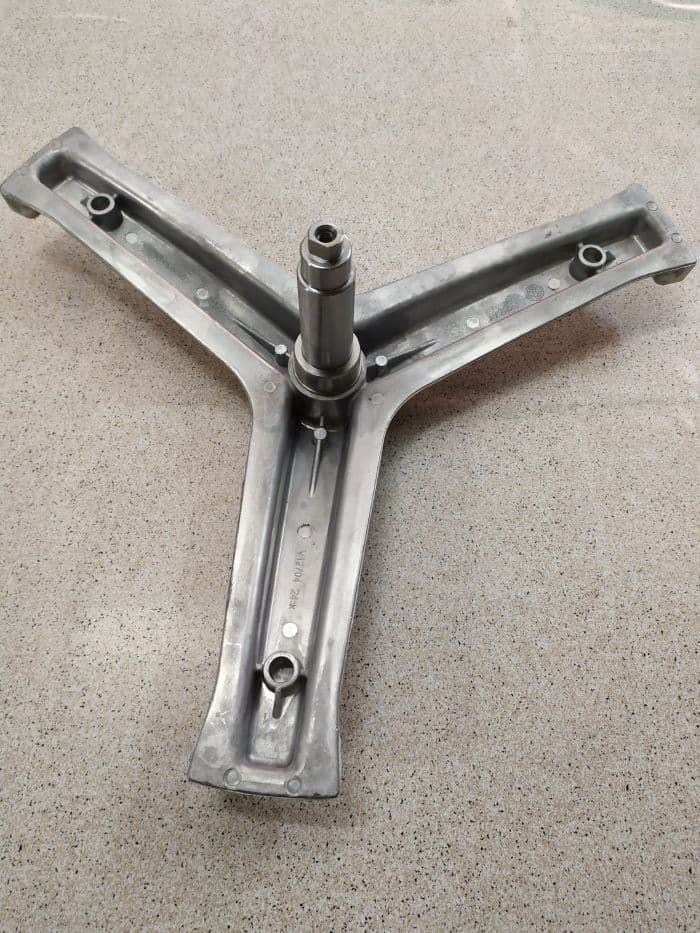 EJE CESTO LAVADORA HAIER, largo brazo 240mm, diametro eje 30/35 mm, largo eje 118mm, casquillo 40x19mm, polea 17x13x10mm, rosca M8, 49051869, 20100583 - Imagen 2