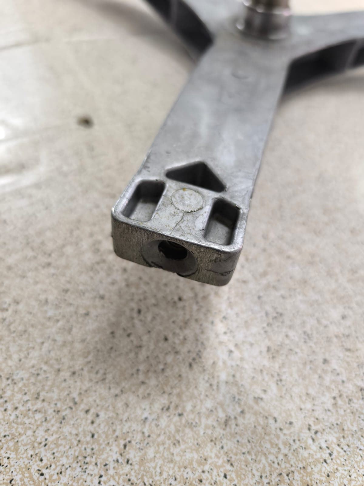 EJE CESTO LAVADORA TEKA, RECAMBIO ORIGINAL, 240MM, EJE 104/30/25MM, CASQUILLO 37/16MM, ROSCA M10, POLEA 20/16MM,  81874051 - Imagen 2