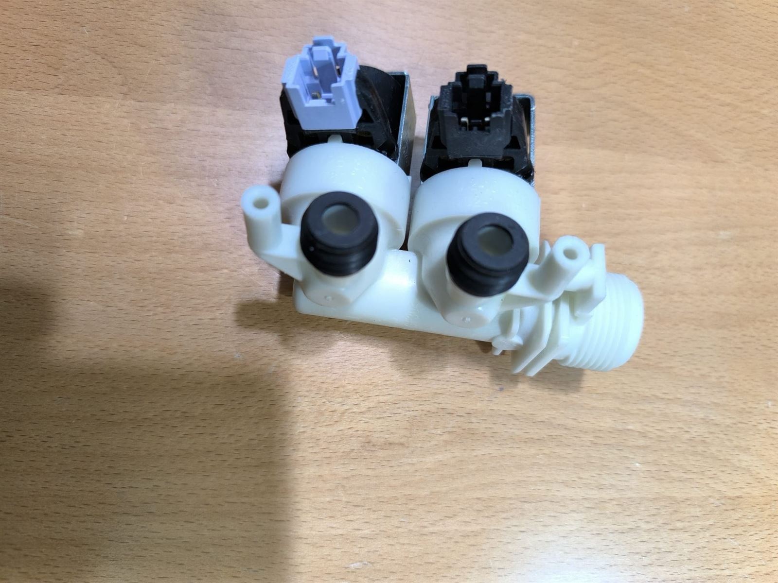 ELECTROVALVULA 2 VIAS LAVADORA INDESIT ENTRADA 3/4 SALIDA 10 MM 90º, 220 V, RECAMBIO ALTERNATIVO, C00110333, 482000022813 - Imagen 1