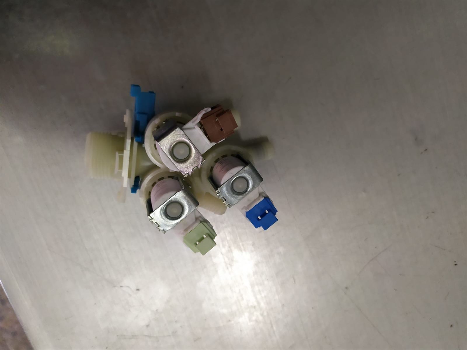 ELECTROVALVULA 3 VIAS CON FLUXOMETRO,  AEG, ZANUSSI, ELECTROLUX, RECAMBIO ALTERNATIVO,    50299086004 - Imagen 1