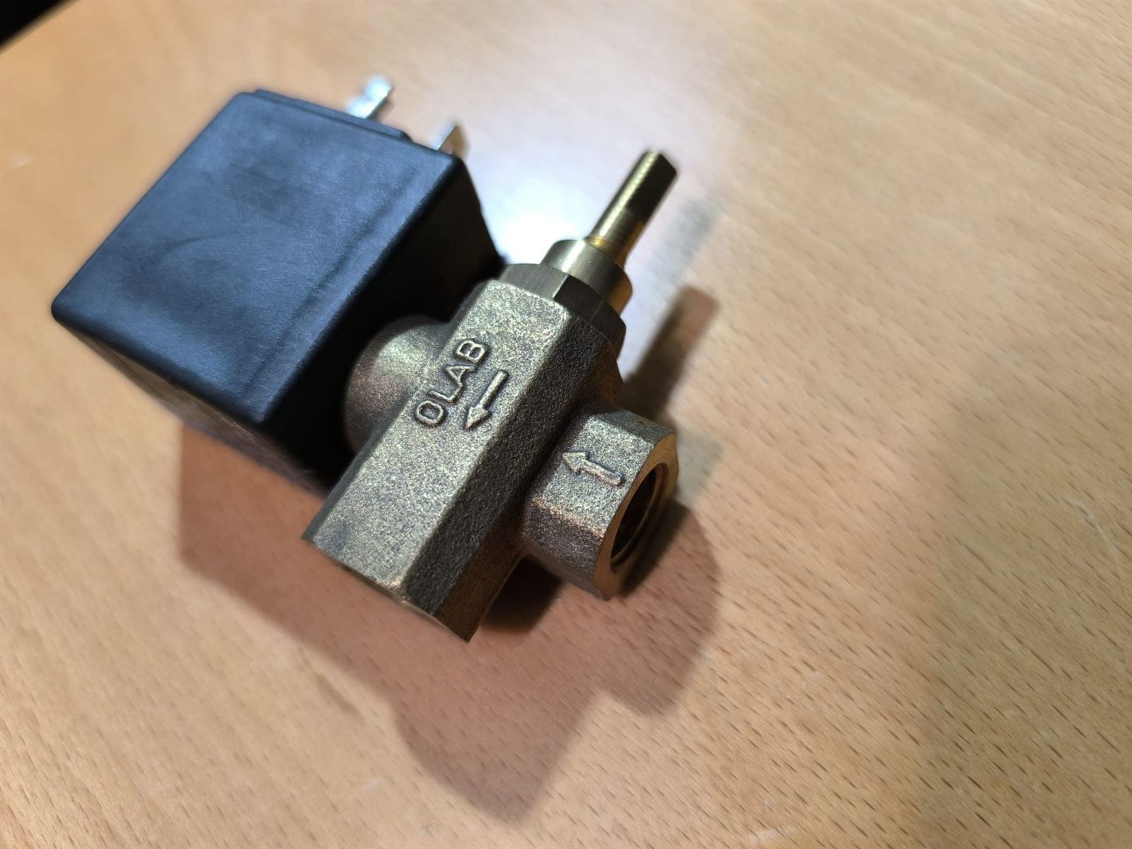 ELECTROVALVULA CON LLAVE ENTRADA 1/4 HEMBRA SALIDA 1/4 HEMBRA, 220 V, 50Hz, 15 VA, 7000 - Imagen 1