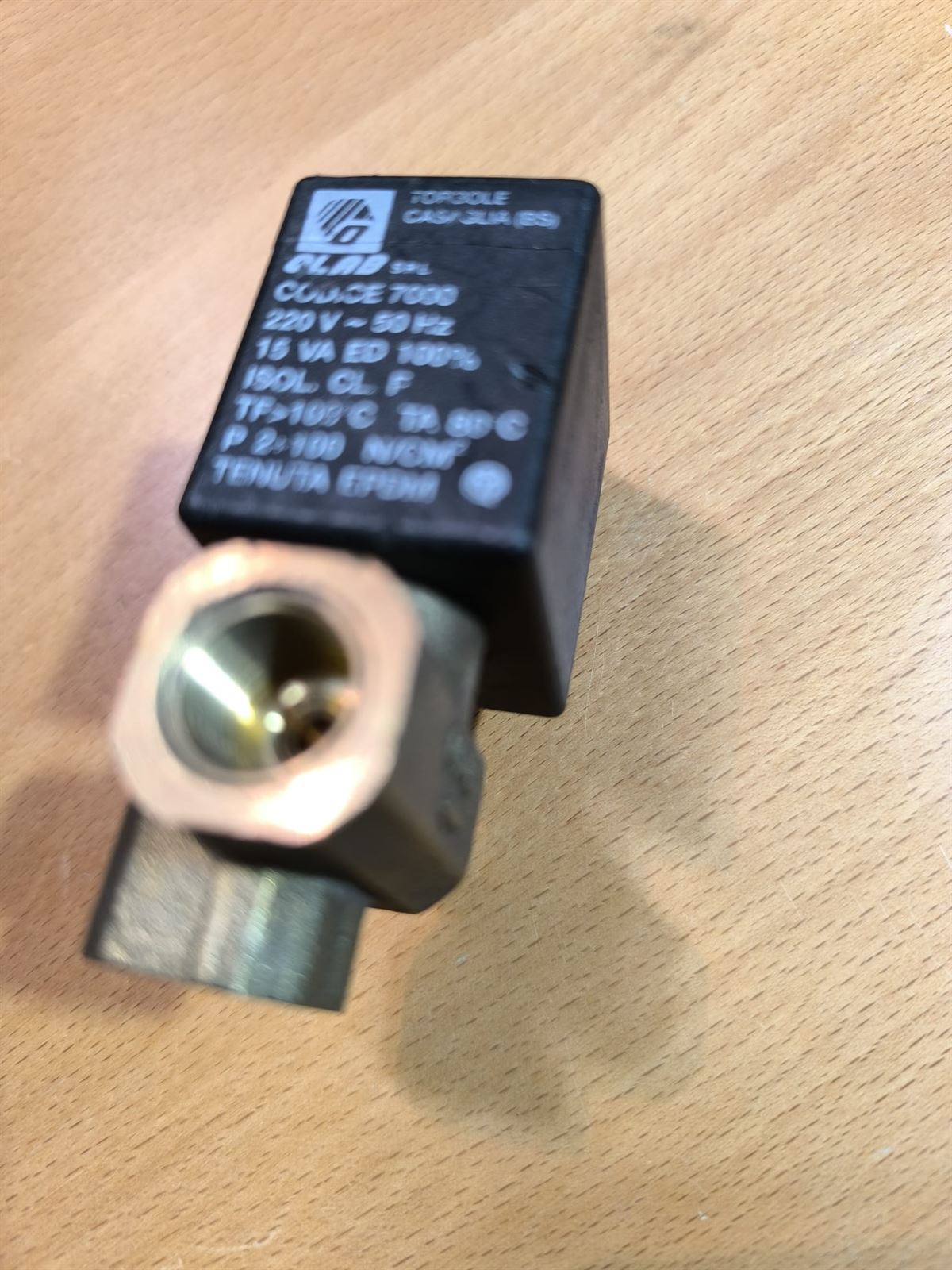ELECTROVALVULA CON LLAVE ENTRADA 1/4 HEMBRA SALIDA 1/4 HEMBRA, 220 V, 50Hz, 15 VA, 7000 - Imagen 2