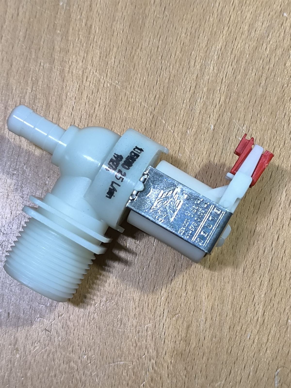 ELECTROVALVULA LAVAVAJILLAS BOSCH, BALAY, 1 VIA90º, 220V, SALIDA 10MM, ENTRADA 3/4 PULGADA, 1531300211A - Imagen 1