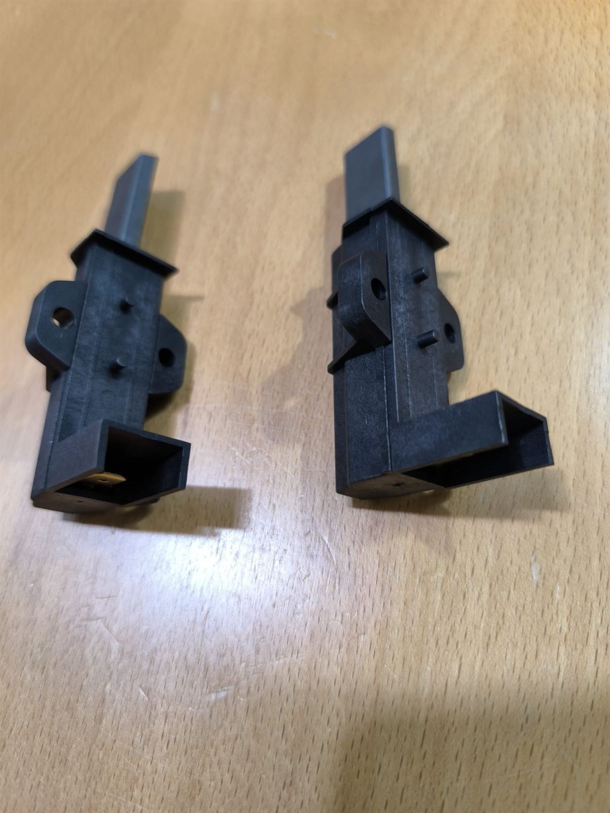 ESCOBILLA MOTOR LAVADORA ARISTON, INDESIT, BEKO, 32X12,5X5MM, TERMINAL 6,3MM, 2 UNIDADES, RECAMBIO ALTERNATIVO, C00273898 - Imagen 2
